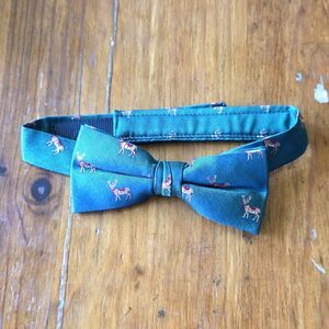 Dillard's Green Silk Bow Tie Deer reindeer Christmas Little Boys Adjustable